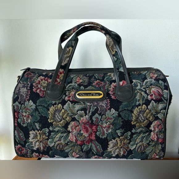 Sale🔥 Authentic Oscar de la renta duffle bag - Picture 1 of 4